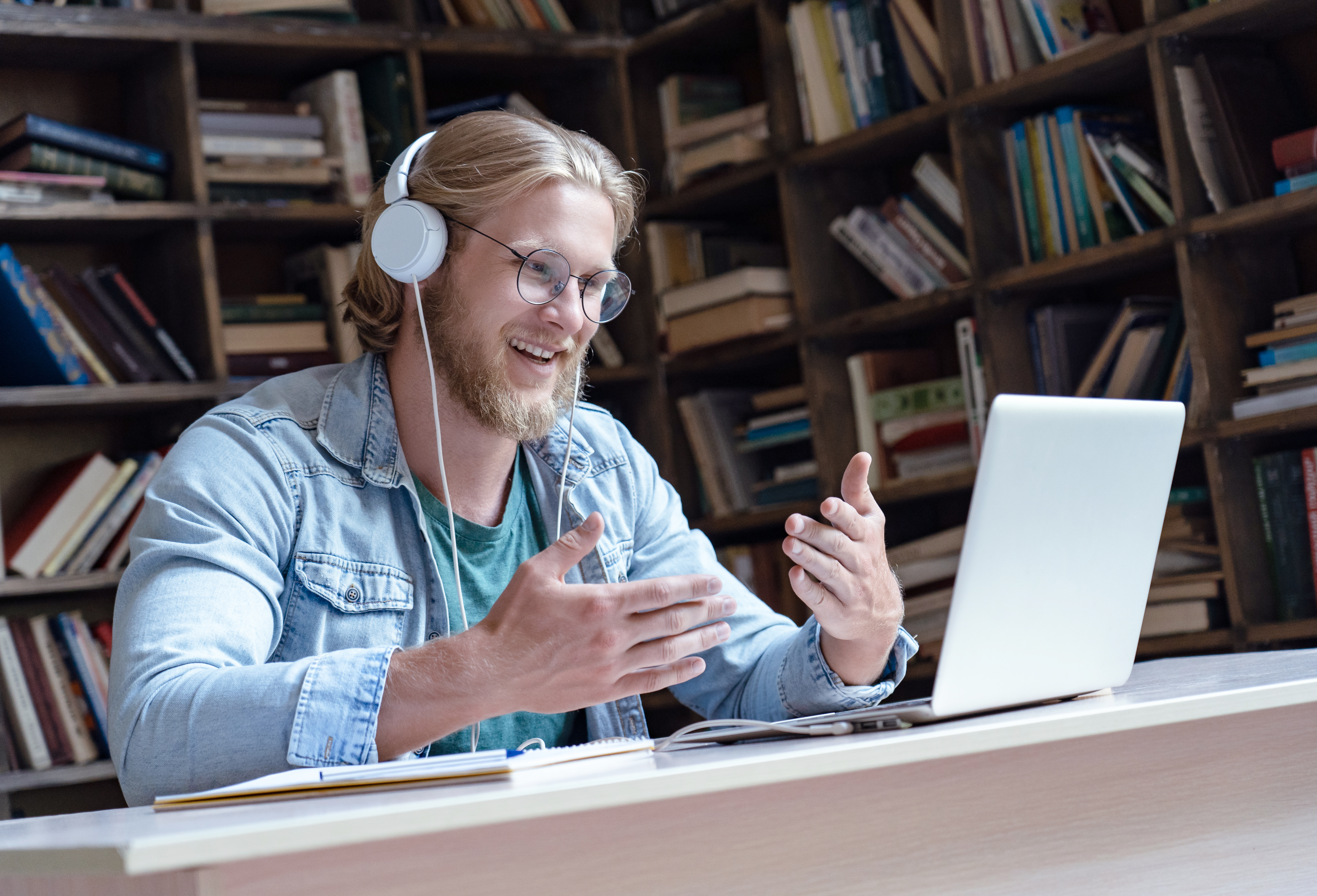 Private one-to-one English lesson with a CELTA-certified teacher